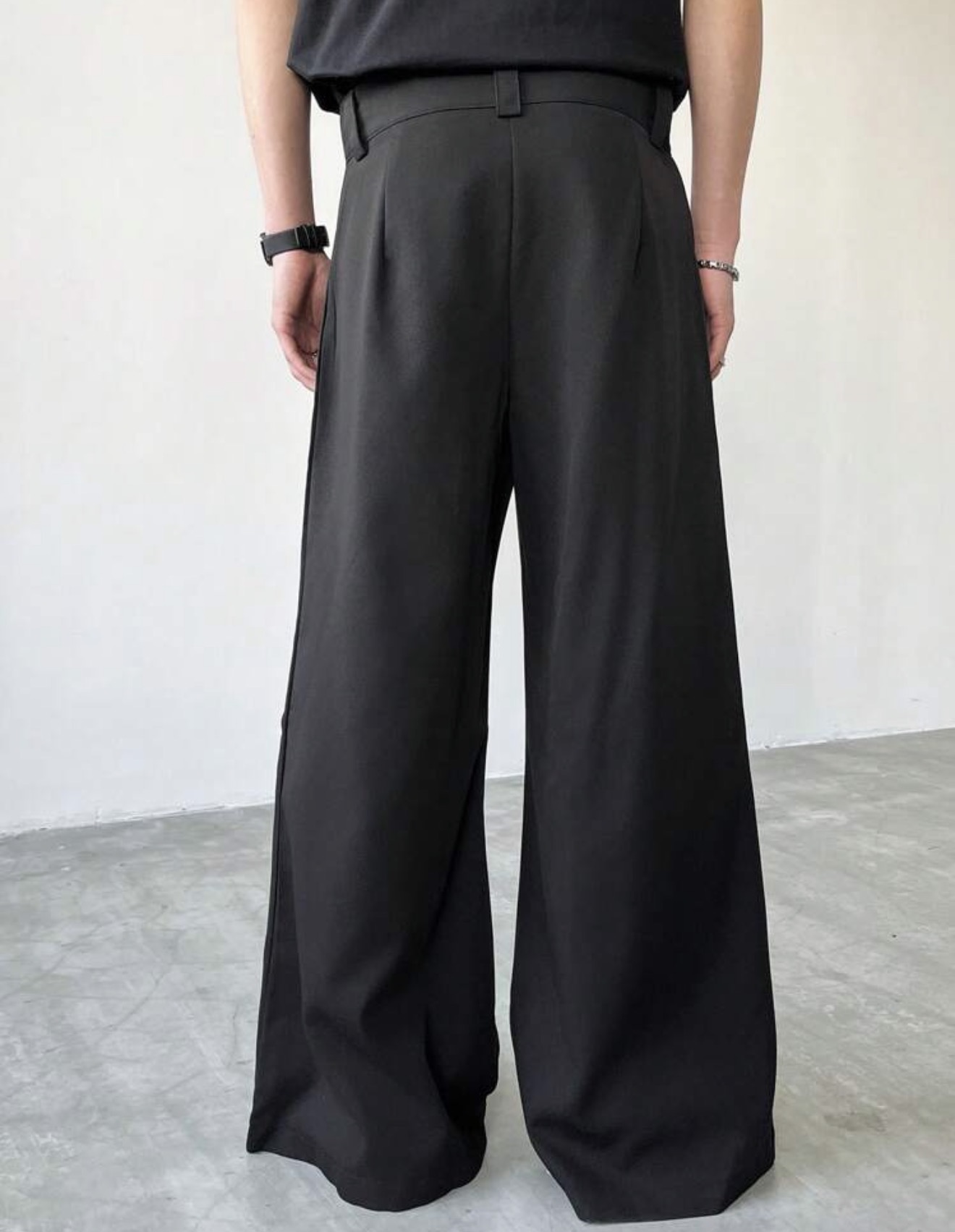 Oversized Baggy Pants · Black — Back