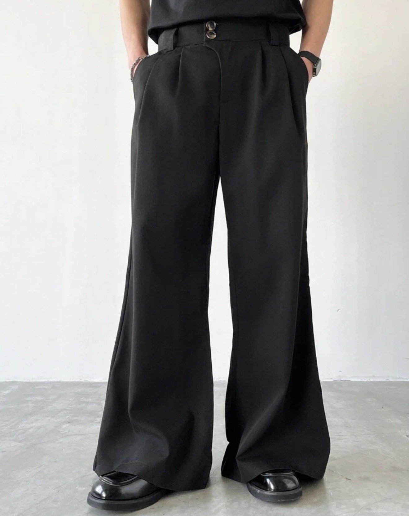 Oversized Baggy Pants · Black — Front